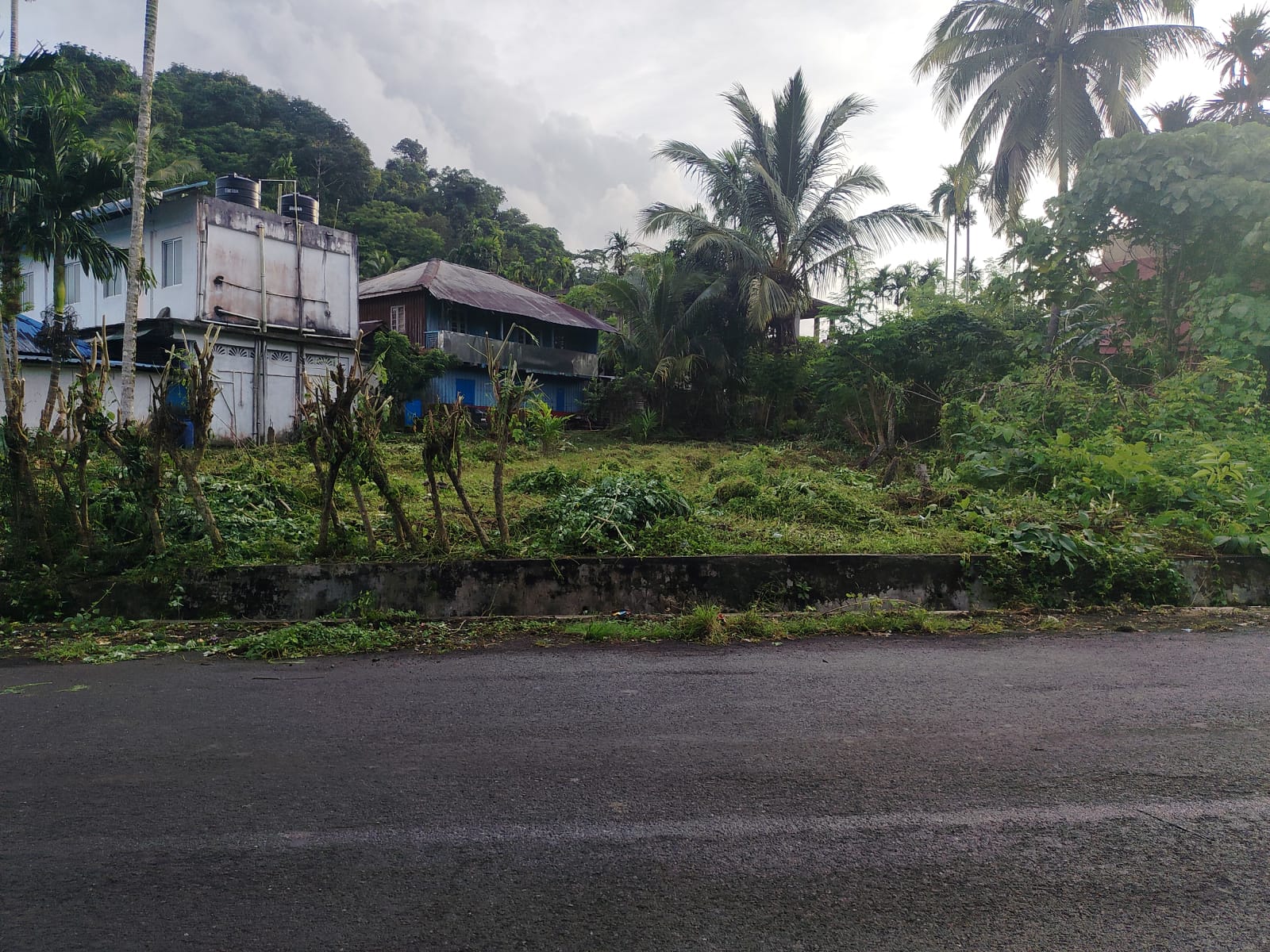 LAND FOR SALE – MITHAKHARI MAIN ROAD JUNCTION