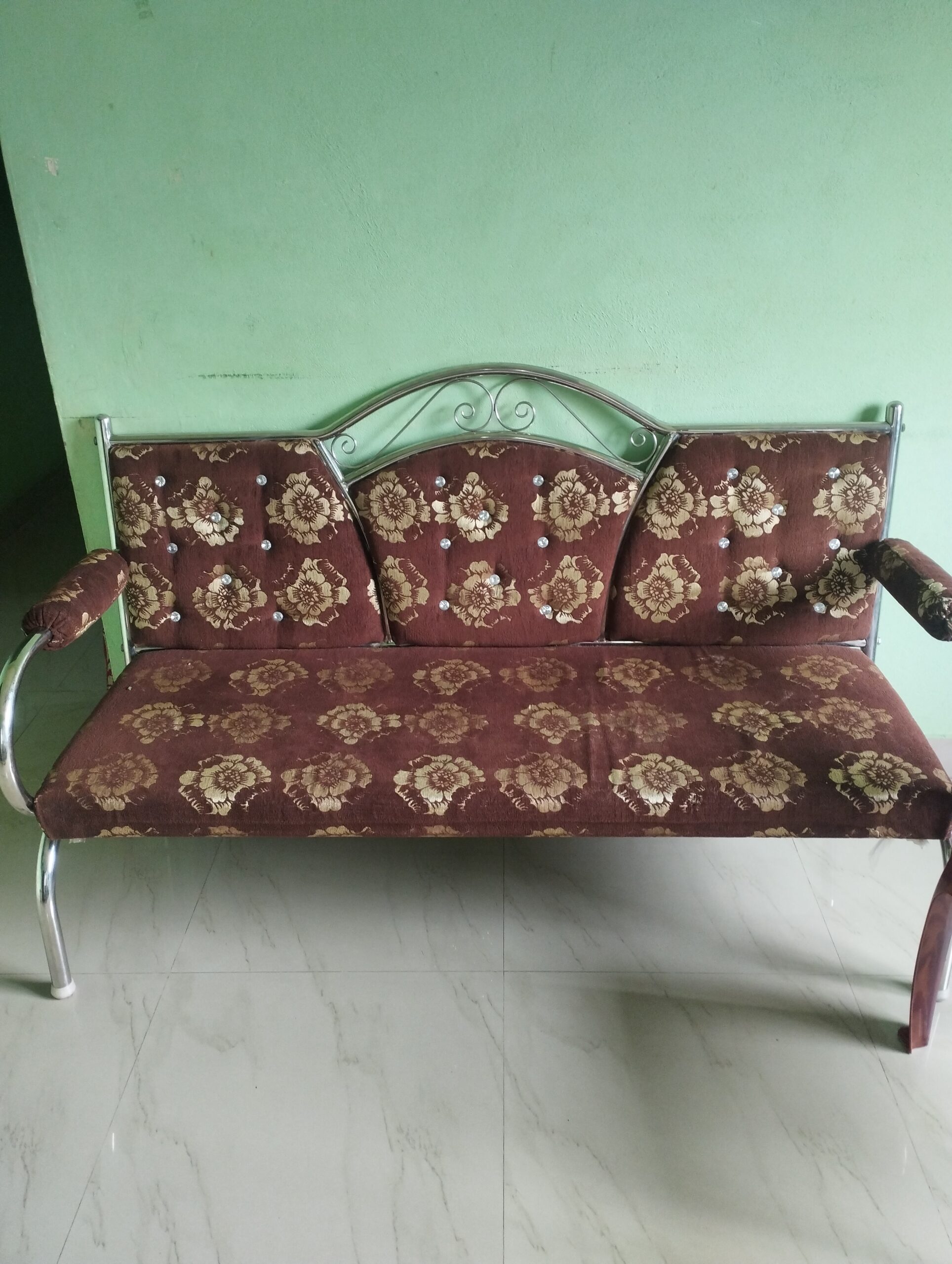 5-Seater Sofa Set – Excellent Condition for Sale